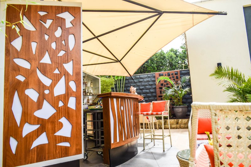 SAROVA PANAFRIC POOLSIDE BAR