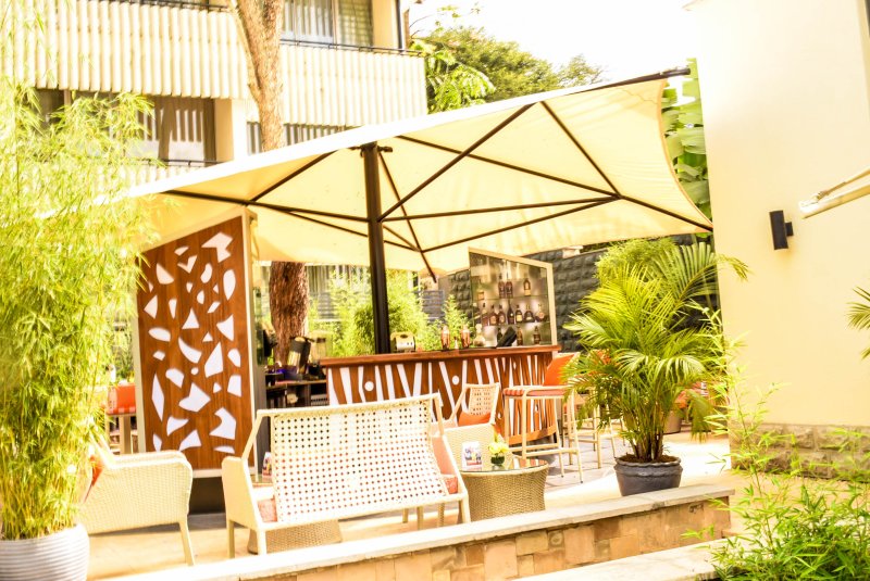SAROVA PANAFRIC POOLSIDE BAR