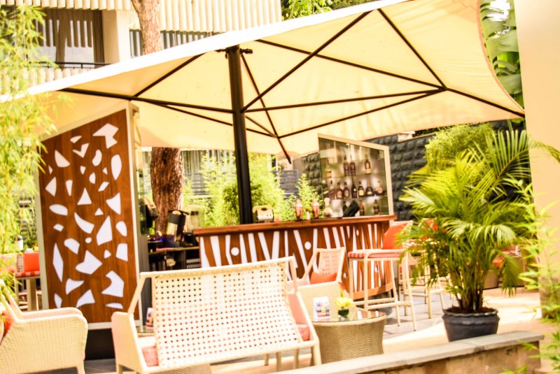 SAROVA PANAFRIC POOLSIDE BAR