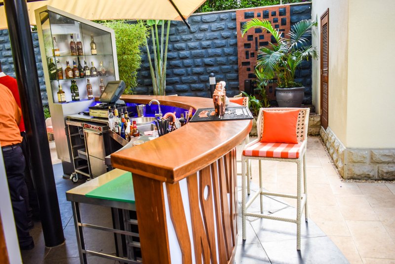 SAROVA PANAFRIC POOLSIDE BAR