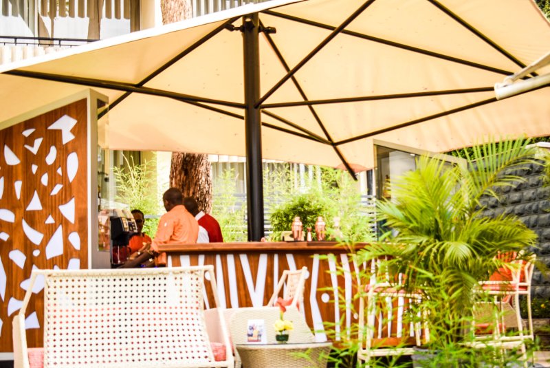 SAROVA PANAFRIC POOLSIDE BAR
