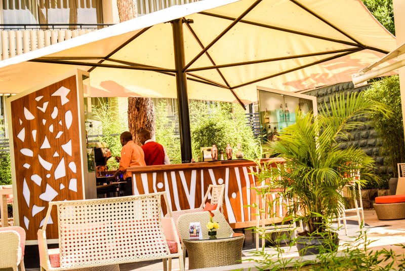 SAROVA PANAFRIC POOLSIDE BAR