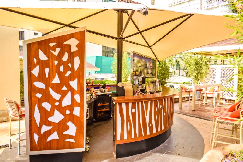 SAROVA PANAFRIC POOLSIDE BAR